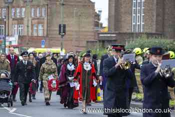 Barnet Mayor leads Remembrance Sunday service