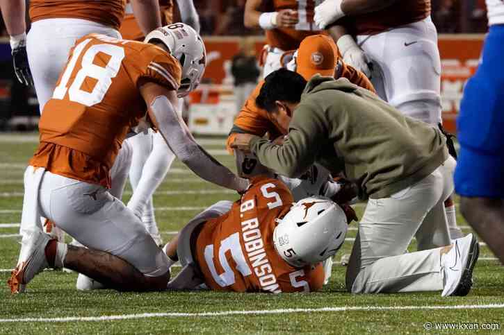 Texas Longhorns RB Bijan Robinson out for the season