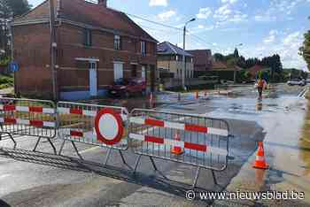 Diestsesteenweg afgesloten door waterlek - Het Nieuwsblad