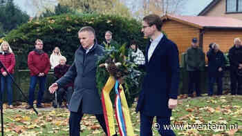 Jaimi van Essen legt een krans - Twente FM