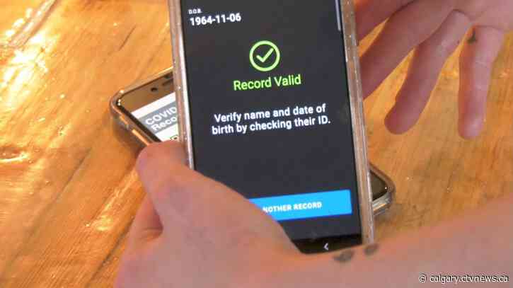 'It's to keep everybody safe': How restaurants, Albertans are adapting to the vaccine QR code