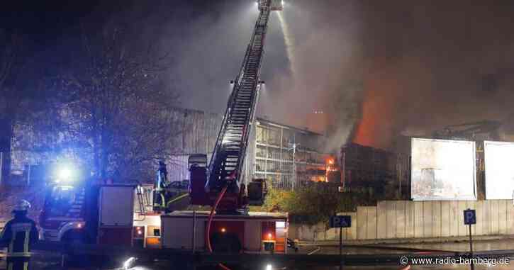 Großbrand in Bochumer Lagerhalle