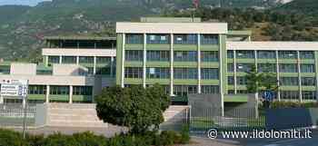 Dalla ''carega'' floreale alle parole narrate e cantate. All'ospedale di Arco l'arte incontra la cura per conoscere le attività di Anffas e riflettere sul tema della violenza sulle donne - il Dolomiti