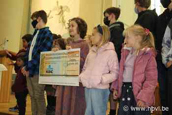Vormelingen en communicanten delen 1.539 euro uit aan goede doelen - Het Belang van Limburg
