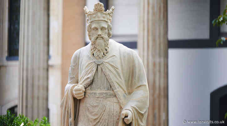 South London’s King Alfred statue has the legs of a Roman goddess