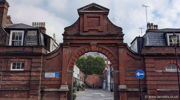 London’s Alleys: Shafto Mews, SW1