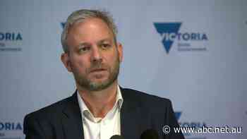 Brett Sutton calls for COVID recovery focus as Victoria records 860 new cases and five deaths - ABC News