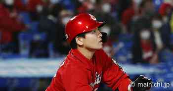 Baseball: Costly error keeps Carp alive as CL-leading Swallows crash - The Mainichi - The Mainichi