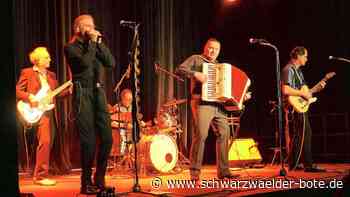 »Polka’n’Roll« in Simmersfeld: Hiss nimmt Zuhörer auf Zeitreise mit