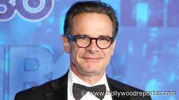 Bob Newhart, Lena Dunham, ‘Evil’ Co-Creator, More Remember Peter Scolari as a “Thoughtful” Hard-Working “Mensch” - Hollywood Reporter