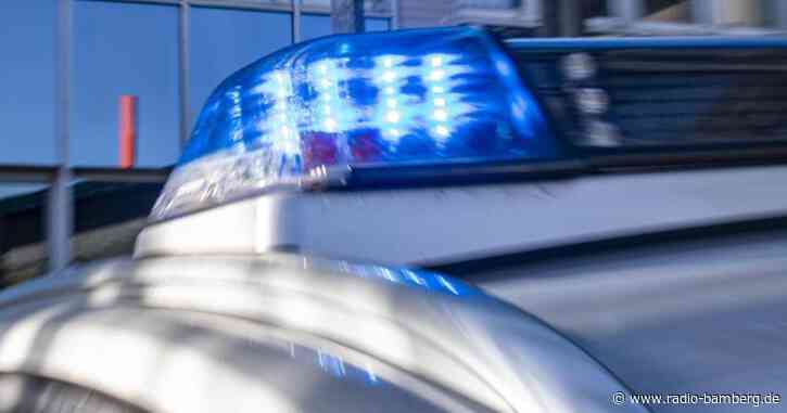 Am Handy, aber ohne Führerschein: Fahrer fliegt auf