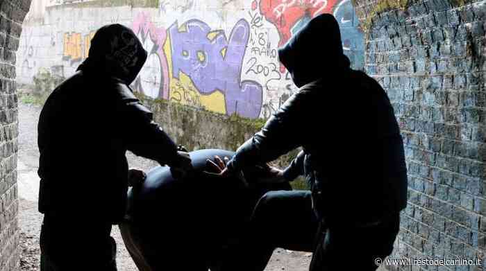 Picchiato e rapinato di 30mila euro a Cagli dagli spacciatori: tre in manette - il Resto del Carlino