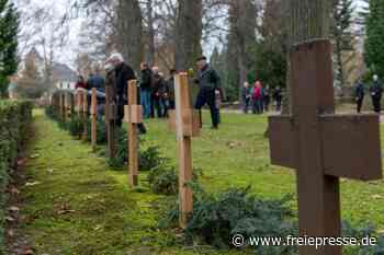 Kriegsopfern an neuen Kreuzen in Mittweida gedacht - Freie Presse