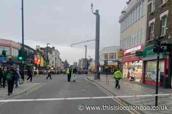 West Croydon: Evacuations amid 'suspicious vehicle' reports