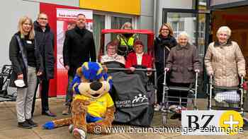 Bürgerstiftung übergibt Rikscha an Pflegeheim im Heidberg