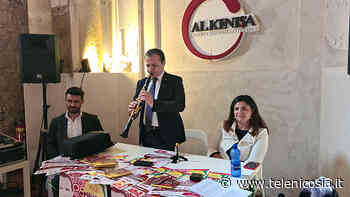 Enna, presentato il tour “A modo mio” con il testimonial Cateno De Luca - TeleNicosia