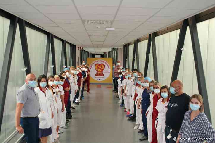 Operatiekwartieren bouwen af, personeel wordt verschoven naar Covid-afdelingen, druk op ziekenhuispersoneel neemt toe: “Psychologische steun voor iedereen”
