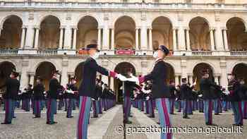 Modena. Giuramento e consegna dello spadino Grande festa tra i cadetti in Accademia - Gazzetta di Modena