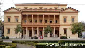 Attacco no vax davanti al teatro Storchi di Modena: "Col Pass siete come in un lager" - Il Resto del Carlino