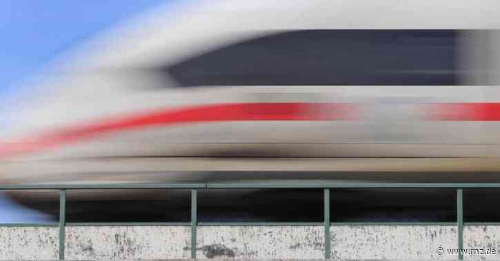 Mannheim:  Zugbegleiter versuchte Fahrgast aus dem Zug zu kicken