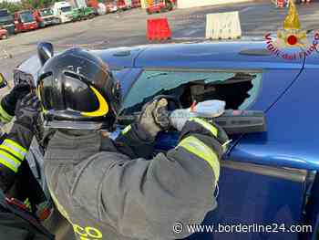 Bari, vigili del fuoco in azione per incidente stradale: strumenti tecnologici e manovre salvavita - VIDEO - Borderline24.com