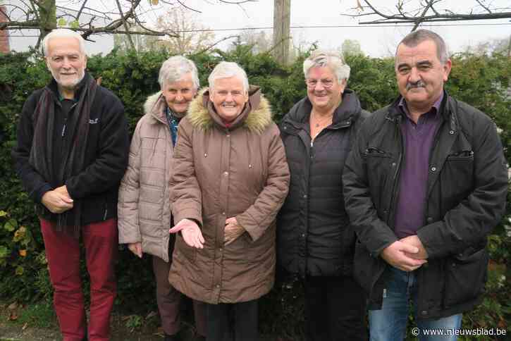 81 jaar oude trouwring opgeduikeld op akker, vinder speurt nabestaanden op: “Ik geloofde het eerst niet”