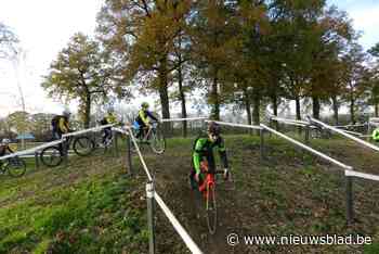 Tweehonderd jongeren volgen initiatie op parcours van Aardbeiencross : “Naar beneden rijden ging gemakkelijk”