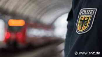 Tornesch: Vor den Augen der Bundespolizei: Radler überquert geschlossenen Bahnübergang | shz.de - shz.de