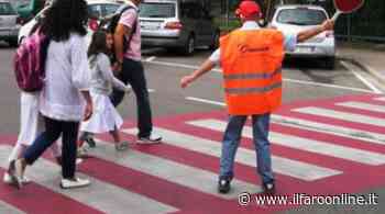 Formia conferma i "nonni vigilantes": garantiscono la sicurezza dei bambini fuori scuola - Il Faro online