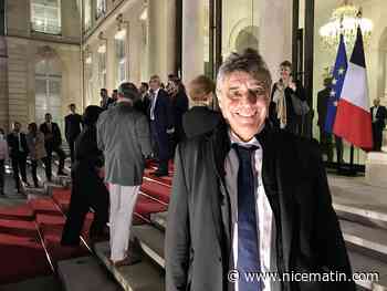 "Je ne vous lâcherai pas!", les maires reçus à l’Élysée et cajolés par Emmanuel Macron