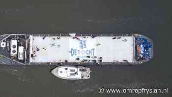 De Tocht zet een varende ijsbaan in om geld op te halen voor de musical - Omrop Fryslan