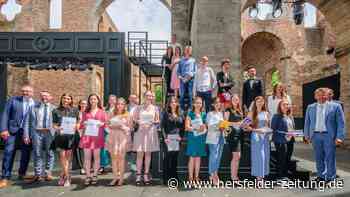 222 Abiturienten und Fachabiturienten der Modellschule Obersberg in Bad Hersfeld verabschiedet - Hersfelder Zeitung