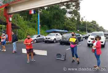Moradores cierran vía en Santa Rita Arriba de Colón por falta de agua - Día a día