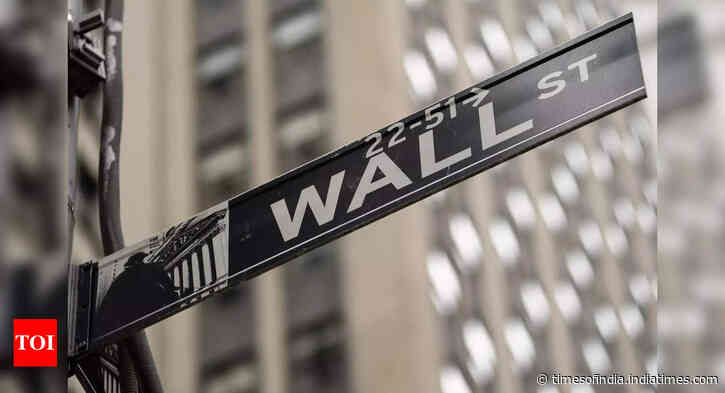 US stocks: Wall Street ends lower as retailers stoke inflation fears