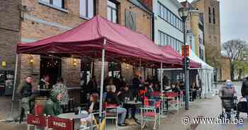 Hollands café palmt De Zwarte Ruiter in: honderden Nederlanders met feestbussen naar Turnhout om sluitingsuur te omzeilen - Het Laatste Nieuws