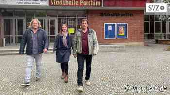 Stadthalle Parchim: Holger Nüsch bereitet schon die Weihnachtsfete im großen Saal vor | svz.de - svz.de