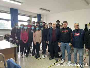 MANDURIA - L'autore Cosimo Scarpello ospite del liceo De Sanctis Galilei - ManduriaOggi