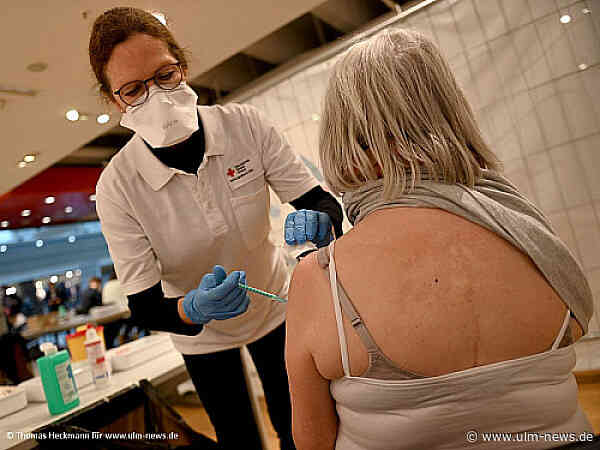 Impfstützpunkt im Ulmer Blautal-Center geht in Betrieb - Tägliche Impfangebote an verschiedenen Standorten