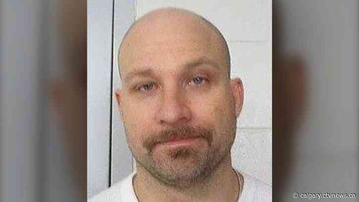 'Armed and dangerous' suspect sought in Medicine Hat assault, 2nd suspect arrested in Calgary