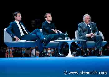 Emmanuel Macron renoue un dialogue tendu avec les maires