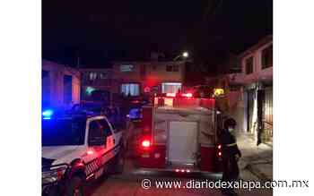 Combaten incendio en vivienda; veladora habría iniciado el fuego - Diario de Xalapa