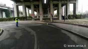 Parma, pulmino precipita sui binari della ferrovia: morto un 18enne - Italia - Agenzia ANSA