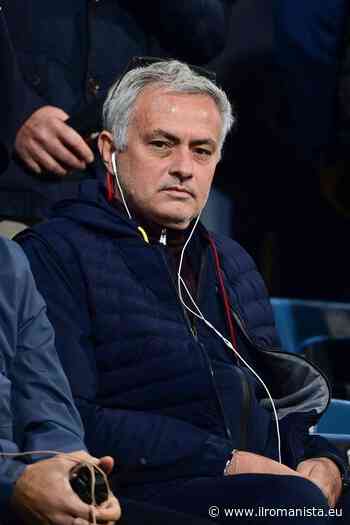 FOTO - Mourinho studia in vista della gara col Genoa - Il Romanista