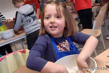 Kinderen maken speculaashuisjes met Ferm Alken Centrum - Het Belang van Limburg