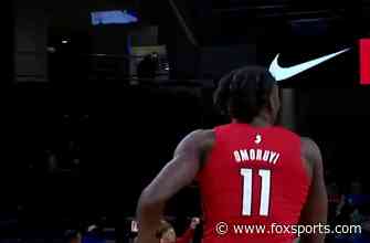 Clifford Omoruyi puts down one-handed slam to help Rutgers extend lead against DePaul, 41-38