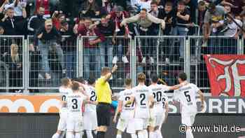Bei Augsburg gegen Bayern - Trotz 2G! Fußball-Fans müssen jetzt Masken tragen - BILD