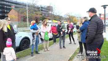 Parents call on Nova Scotia to grant Fall River child care centre license for younger children - Globalnews.ca