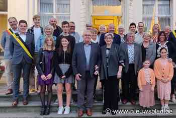 Zussen vieren samen hun gouden huwelijksjubileum - Het Nieuwsblad