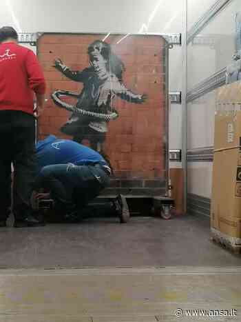 Mostre: a Catania il muro 'Bambina con l'hula hop' di Bansky - Agenzia ANSA