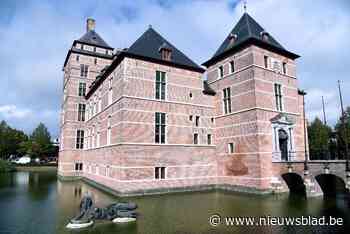 Vrouw plakt eigen naam op rijbewijs